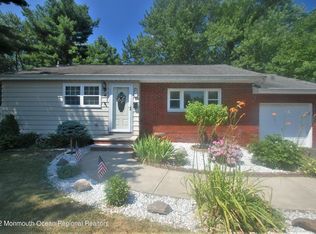 4 Sharon Dr, Hazlet, NJ 07730