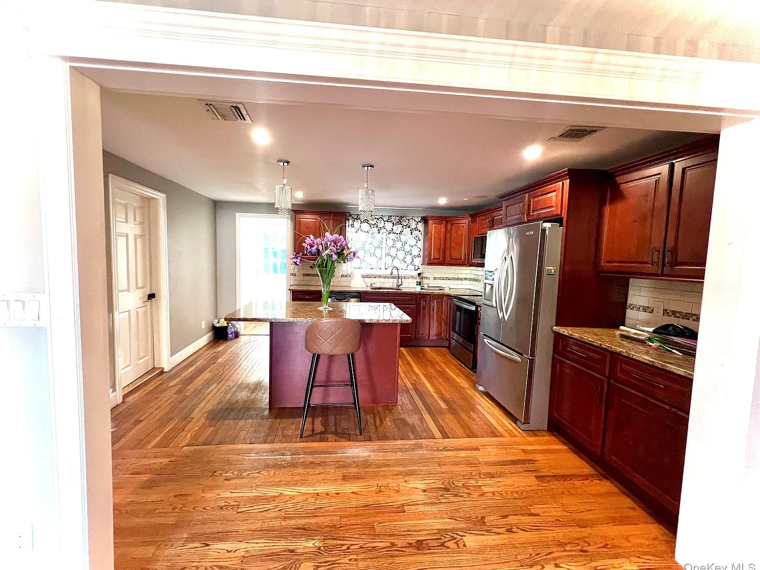 5 bed, 2.0 bath, 2644 sqft, $5,400 — Photo 4