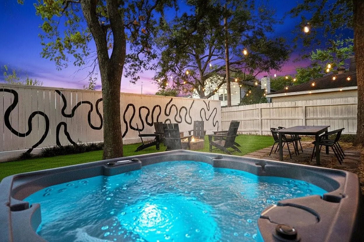 4 bed, 2.5 bath, 2665 sqft, $6,950 — Photo 1
