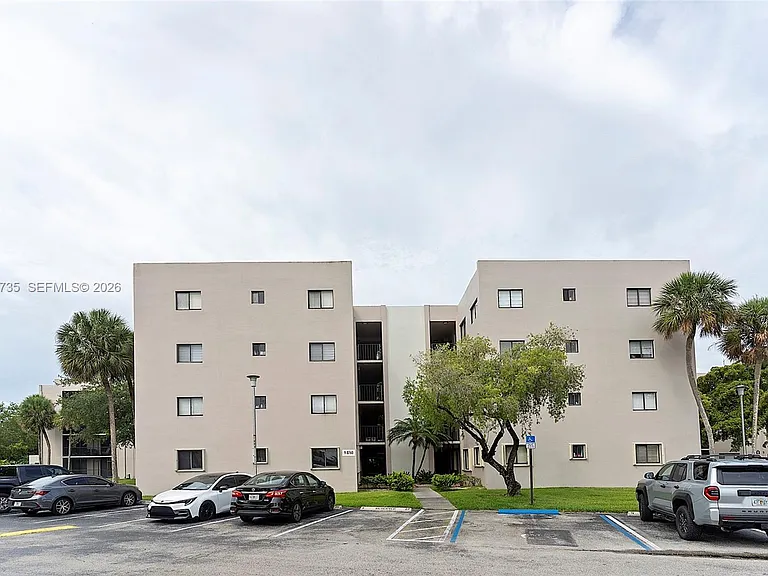 8760 SW 133rd Avenue Rd #301 — Photo 31