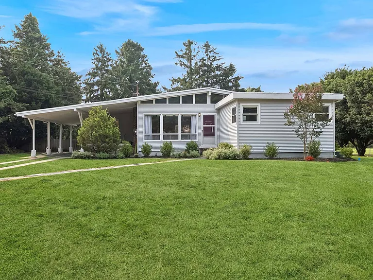 48 Driftwood Ln — Photo 1