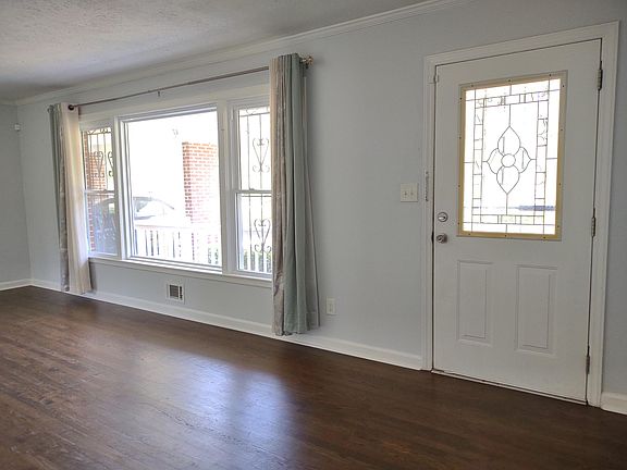 2nd image of 2510 Miriam Ln