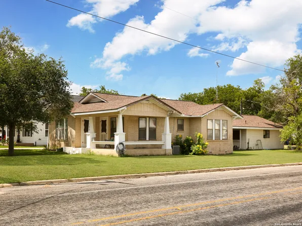 100 TITCOMB, Poth, TX 78147