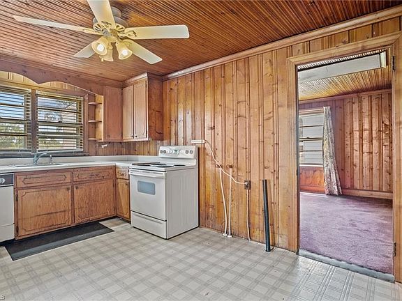 4th image of 904 Walters St