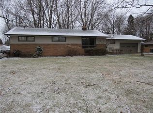 5266 W Park Dr, North Olmsted, OH