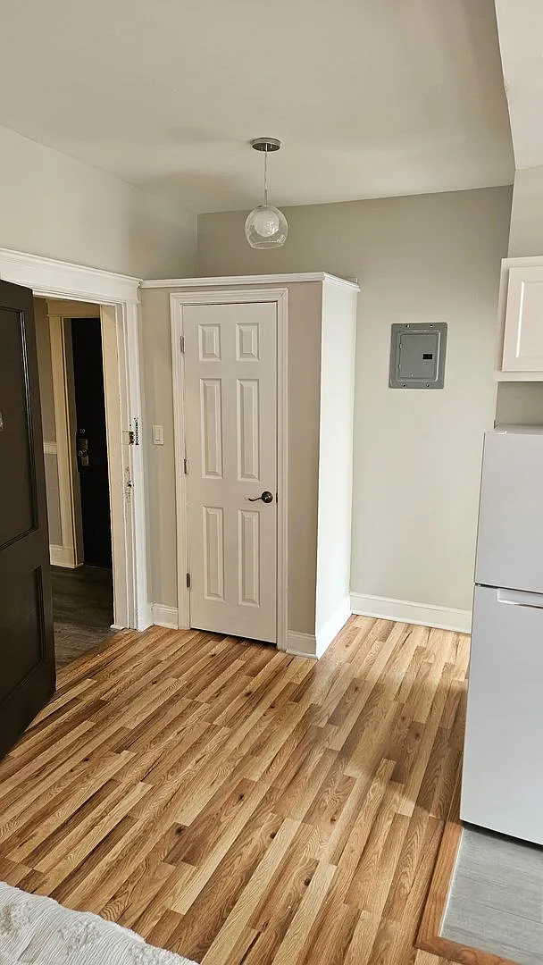 Gorgeous renovated studio with great location on Green Line in Allston available NOW!! — Photo 4