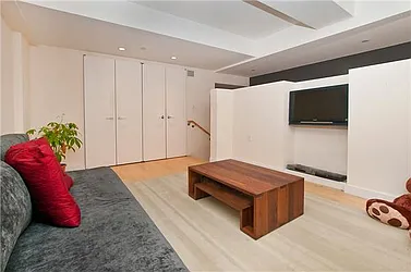 Rented by Azulay Group