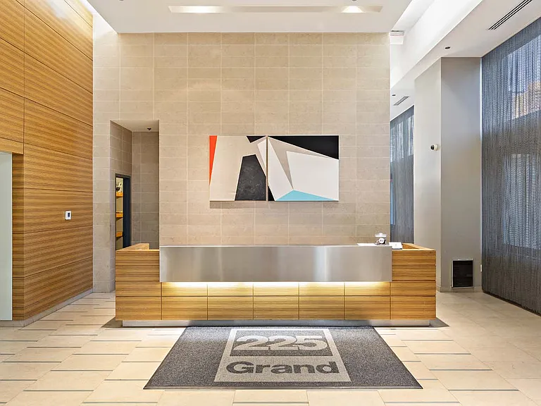 225 Grand — Photo 23