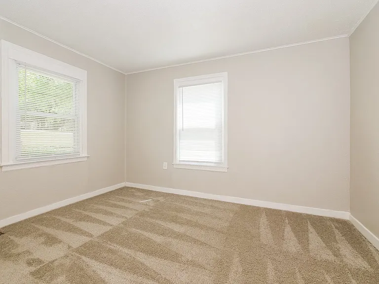 1062685_025_main_bedroom_12891793.jpg