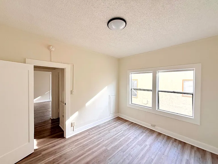 1614 N. Kenmore Avenue — Photo 27