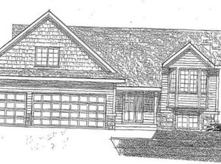 31177 Algonquin Trl, Chisago City, MN 55013