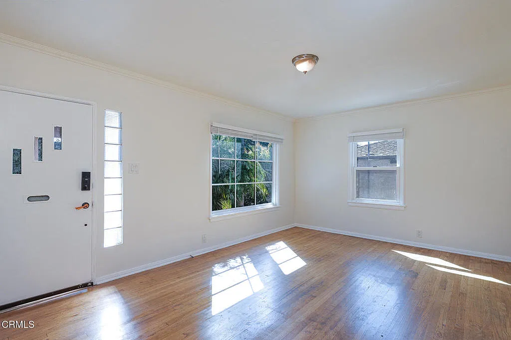 3 bed, 1.0 bath, 1018 sqft, $3,875 — Photo 3