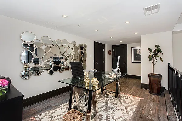 Sold by Nestseekers | media 10