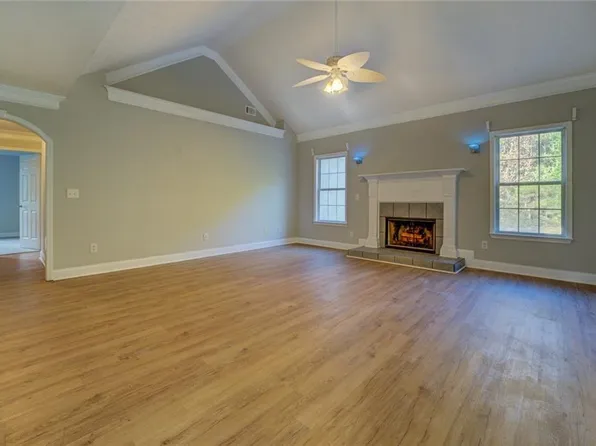 70 Clifford Cir, Newborn, GA 30056