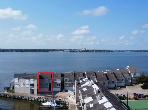 10 Mariner Village Dr, Seabrook, TX 77586