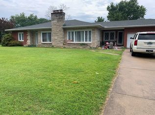 1921 Hilltop Dr, Quincy, IL 62305