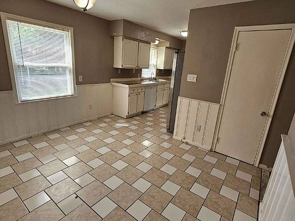 4th image of 2125 W Forteen Mile Rd