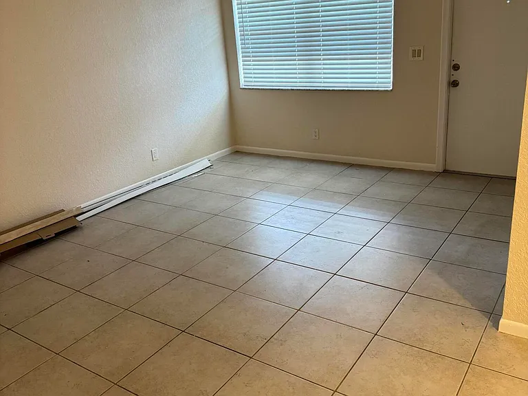 220 Croton Ave #210 — Photo 6