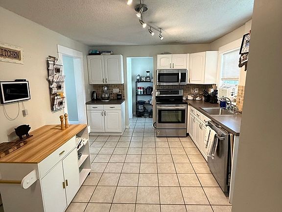 3rd image of 153 Edgewood Ave
