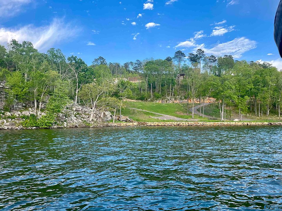 1st image of 15 Reserve Dr