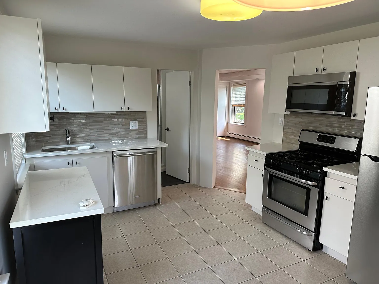 2 bed, 800 sqft, $2,700 — Photo 1