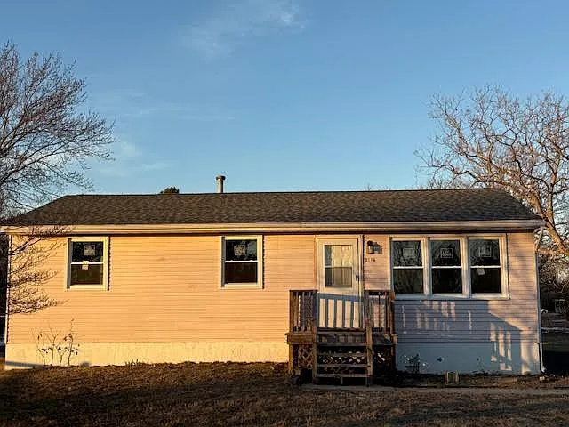 3 bed, 960 sqft, $2,100 — Photo 1