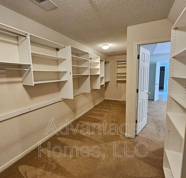 14117 Parkhill Ln — Photo 37