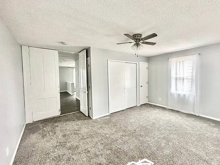 105 E 3rd Ave — Photo 23