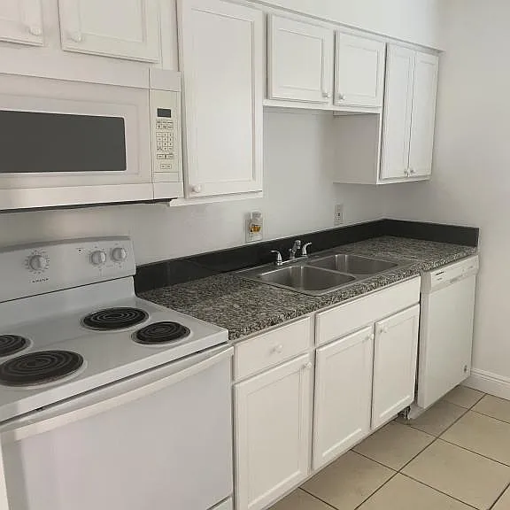 730 Michigan Ct — Photo 5