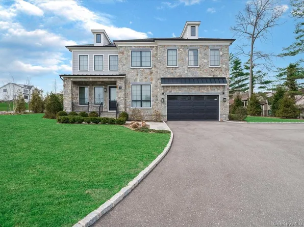 1 Sequoia Circle, Manhasset, NY 11030