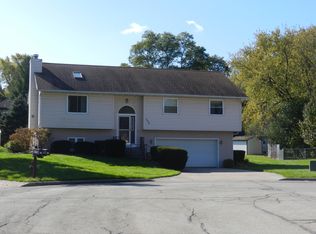 704 Ocean Rd, Madison, WI 53713