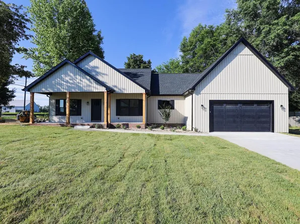 8210 Tarpan Trl, West Paducah, KY 42086