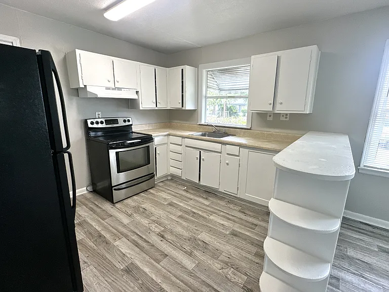 825 Bethune Dr — Photo 4