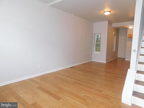 2nd image of 2544 N Sydenham St