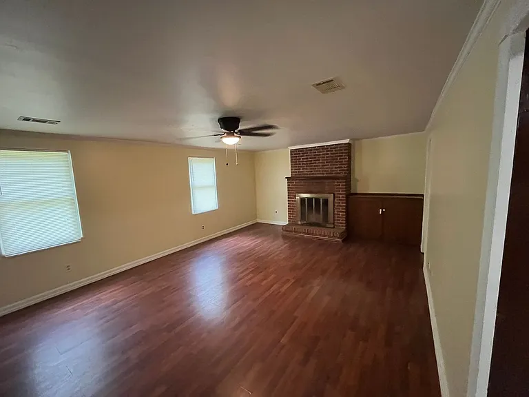 951 Celia Dr — Photo 7