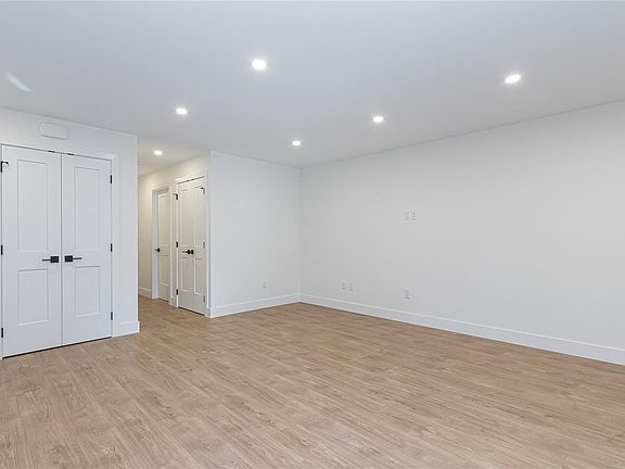 5th image of 2235 Shelbourne St #D