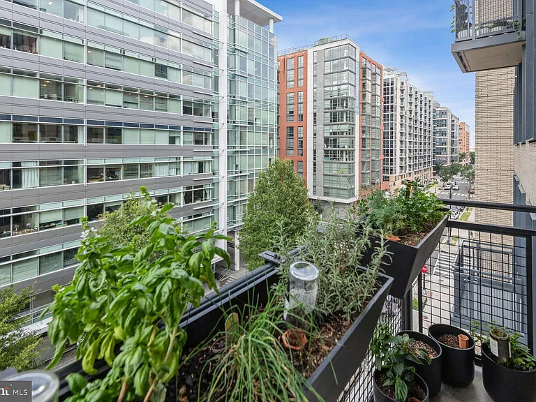 37 L St SE #601 — Photo 16