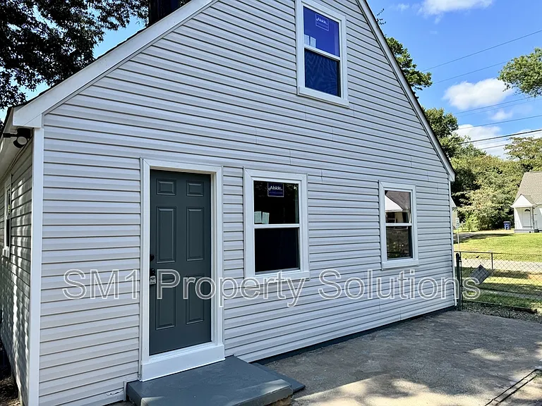 1020 Nancy Ln SE — Photo 6