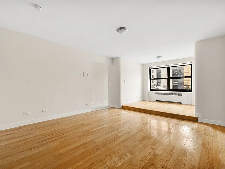 252 E 61st St #S5D — Photo 4