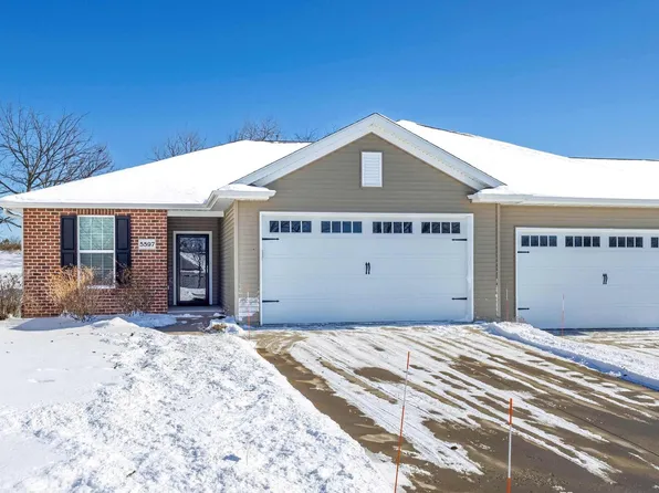 5597 E Creekside Ln, Bettendorf, IA 52722
