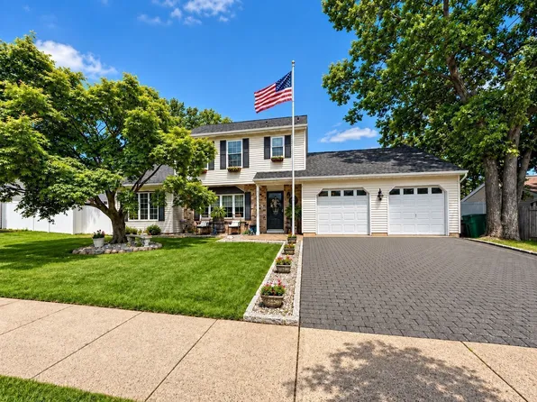 7 Pinyon St, Howell, NJ 07731