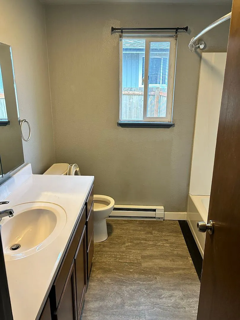610 Roeder St Apartments — Photo 1