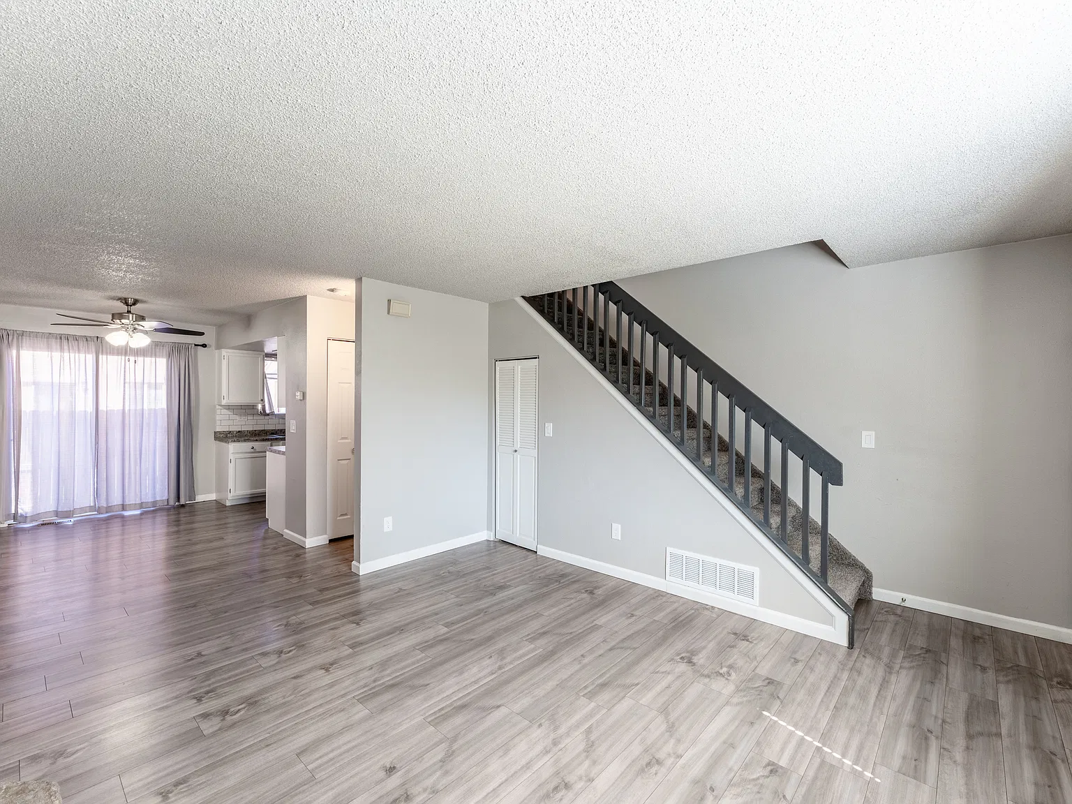 2 bed, 1.5 bath, 928 sqft, $1,650 — Photo 4