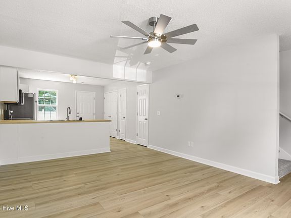 5th image of 302 Burley Drive #7