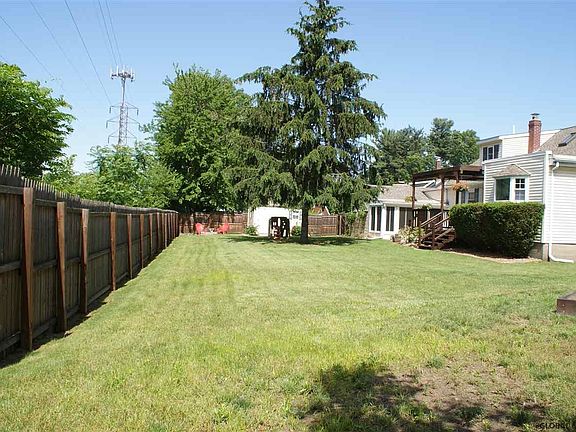 3rd image of 7 Eisenhower Ct