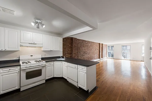 Rented by Nest Seekers International | media 8