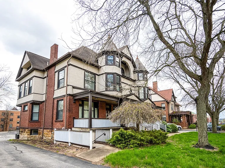 320 E Lincoln Ave — Photo 3