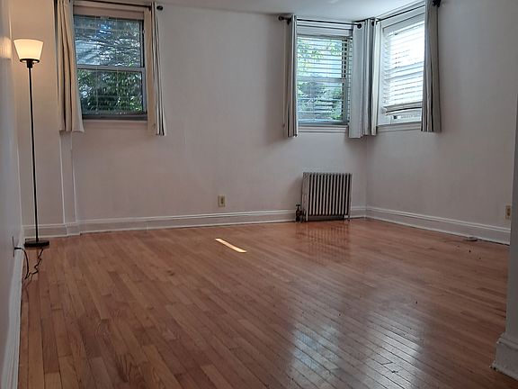 3rd image of 11 Mackay Pl #1