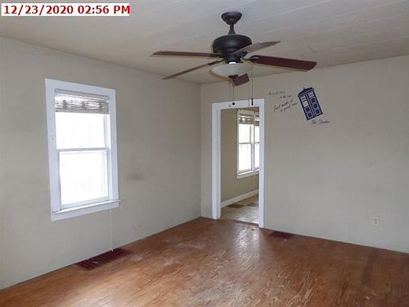 3rd image of 1511 E Fairview Ave