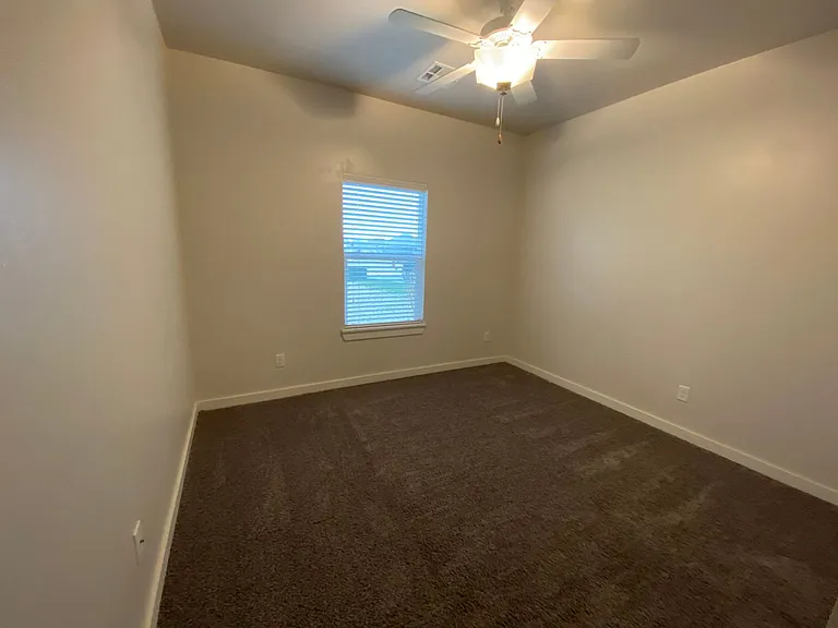 504 Martina Ln — Photo 5